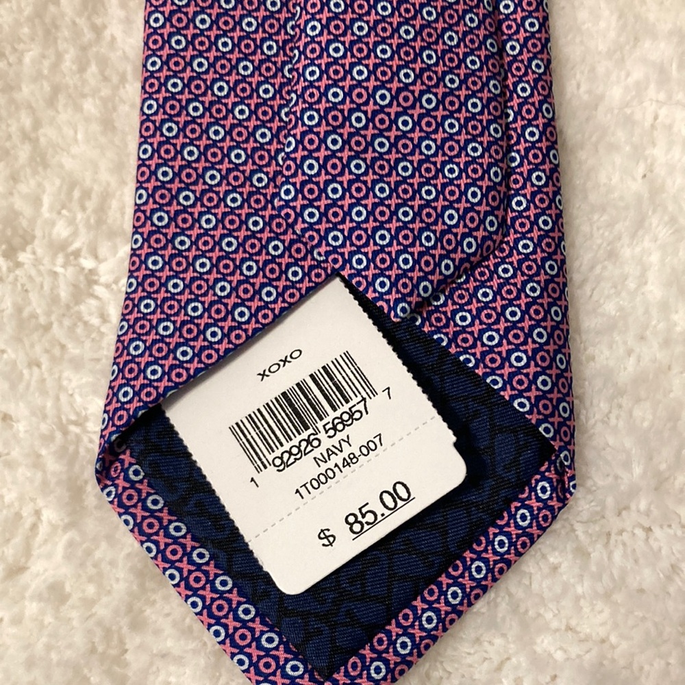 Vineyard Vines xo tie NWT what a fun fashionable and festive tie…wedding ready ✅